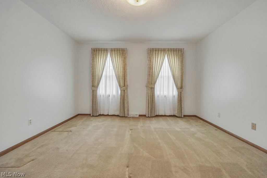 73 Lakecrest Boulevard Hinckley OH 44233