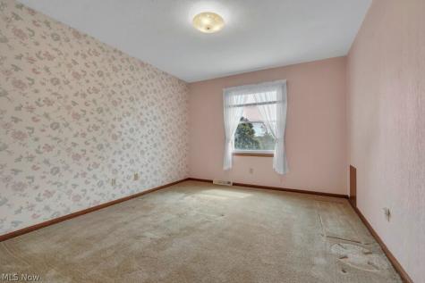 73 Lakecrest Boulevard Hinckley OH 44233