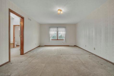 73 Lakecrest Boulevard Hinckley OH 44233