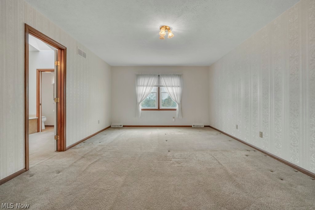 73 Lakecrest Boulevard Hinckley OH 44233