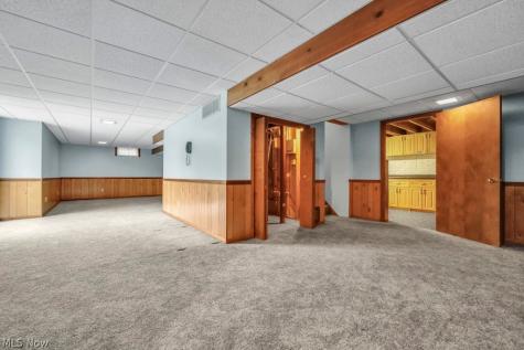 73 Lakecrest Boulevard Hinckley OH 44233