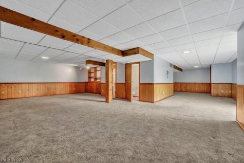 73 Lakecrest Boulevard Hinckley OH 44233