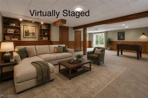 73 Lakecrest Boulevard Hinckley OH 44233