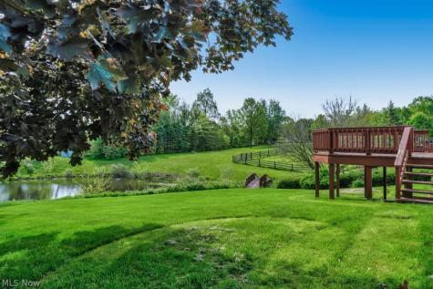 73 Lakecrest Boulevard Hinckley OH 44233