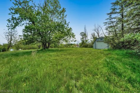 73 Lakecrest Boulevard Hinckley OH 44233