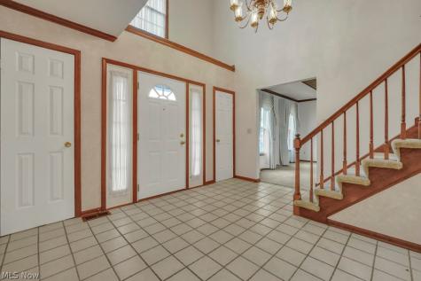 73 Lakecrest Boulevard Hinckley OH 44233