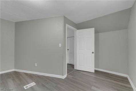 7508 Neville Avenue Cleveland OH 44102