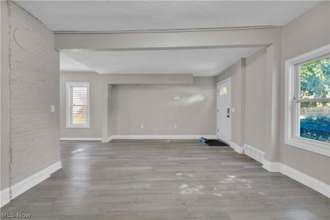 7508 Neville Avenue Cleveland OH 44102