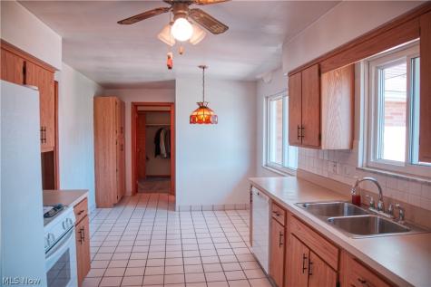 333 E Ridgewood Drive Seven Hills OH 44131