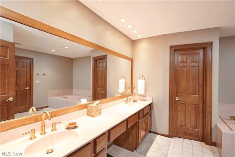 315 Hollythorn Drive Copley OH 44321