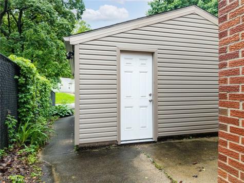 84 Pfeiffer Avenue Akron OH 44312