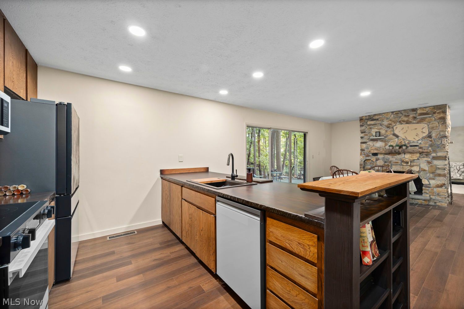 11979 The Bluffs Strongsville OH 44136