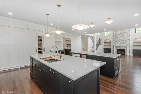 2890 Rocky Ridge Drive Westlake OH 44145