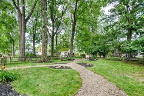 4129 Oak Knoll Drive Youngstown OH 44512