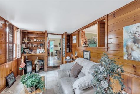 4129 Oak Knoll Drive Youngstown OH 44512