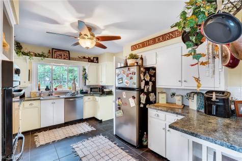 4129 Oak Knoll Drive Youngstown OH 44512
