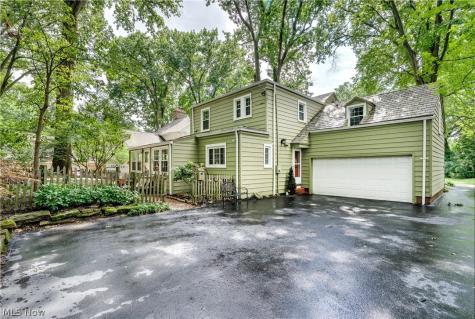 4129 Oak Knoll Drive Youngstown OH 44512