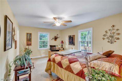 4129 Oak Knoll Drive Youngstown OH 44512