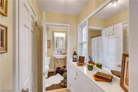 4129 Oak Knoll Drive Youngstown OH 44512