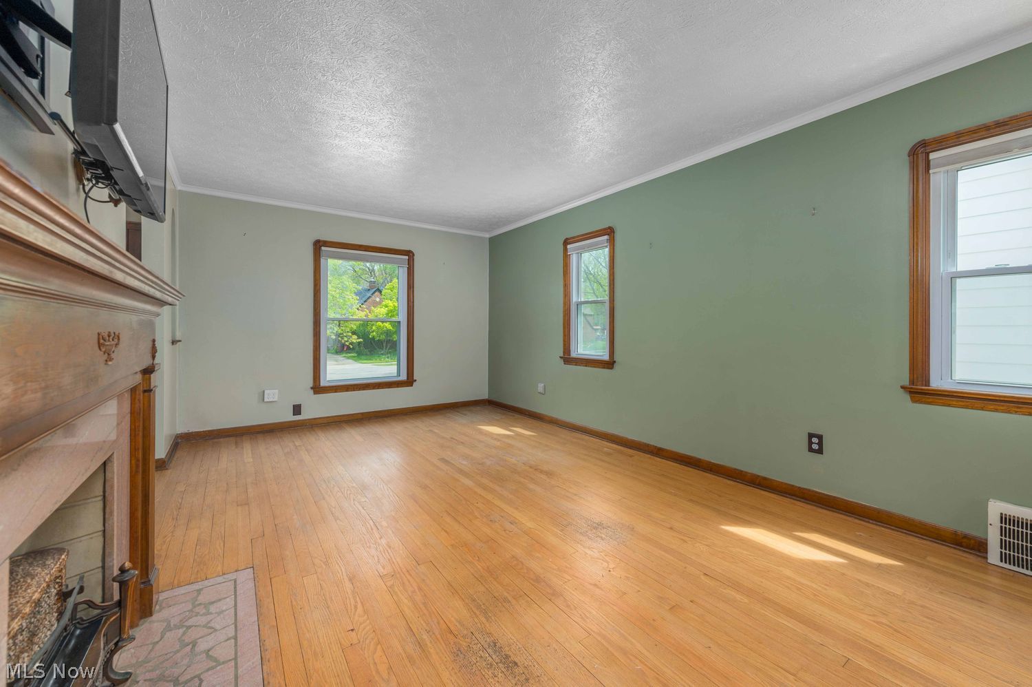 6101 Parkridge Avenue Cleveland OH 44144