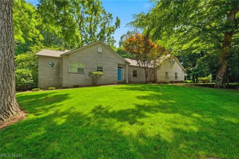 1524 Whittier Street NE Canton OH 44721