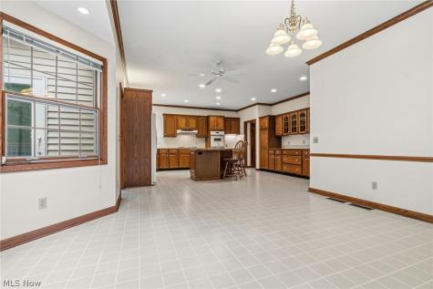 1524 Whittier Street NE Canton OH 44721