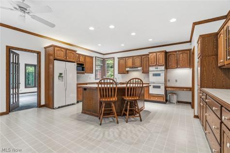 1524 Whittier Street NE Canton OH 44721