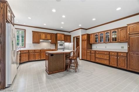 1524 Whittier Street NE Canton OH 44721