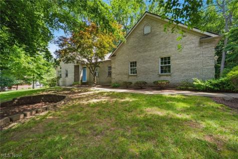1524 Whittier Street NE Canton OH 44721