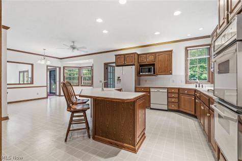 1524 Whittier Street NE Canton OH 44721