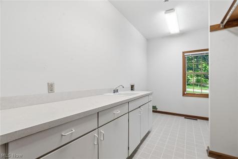 1524 Whittier Street NE Canton OH 44721