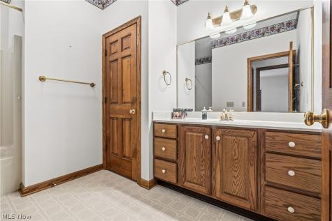 1524 Whittier Street NE Canton OH 44721