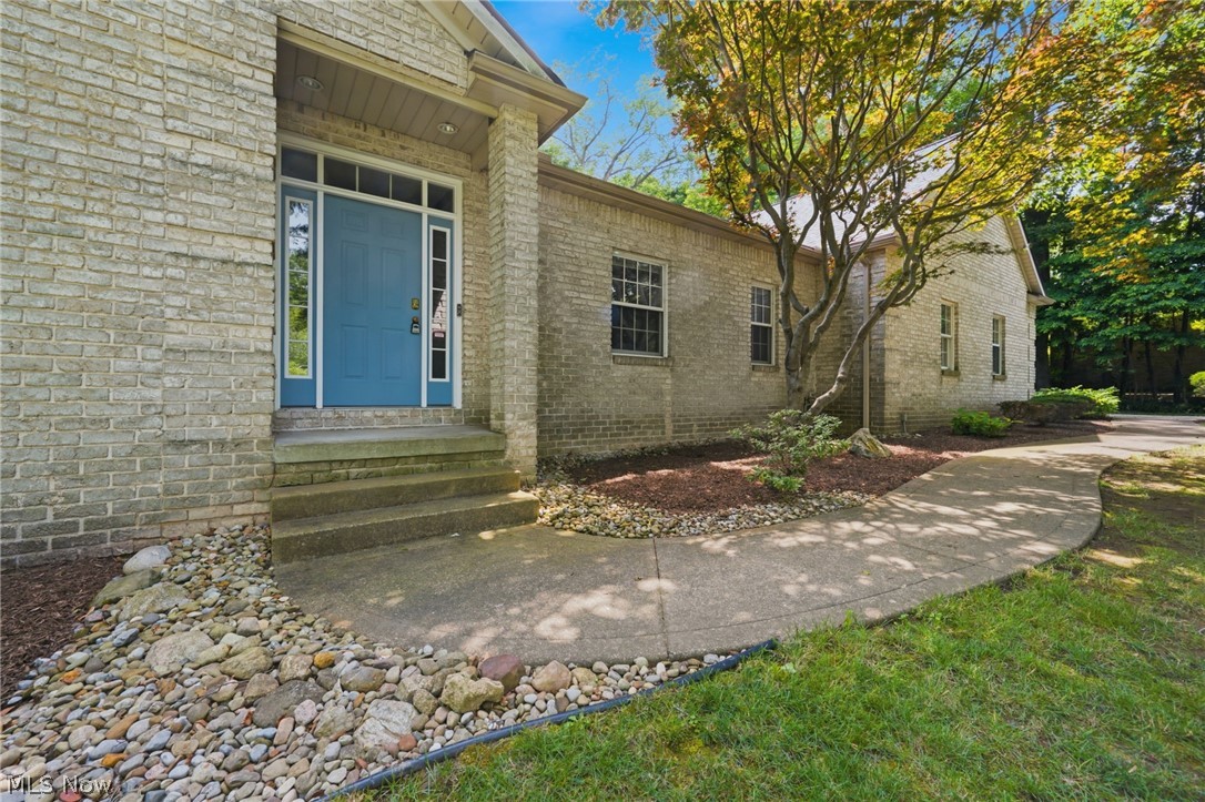 1524 Whittier Street NE Canton OH 44721