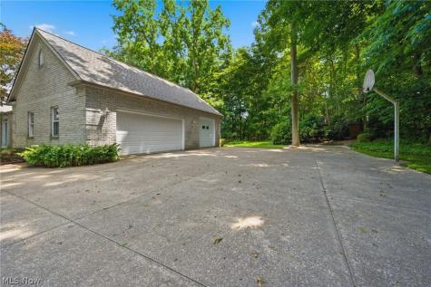 1524 Whittier Street NE Canton OH 44721