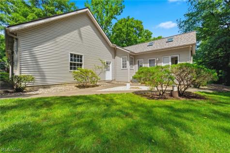 1524 Whittier Street NE Canton OH 44721