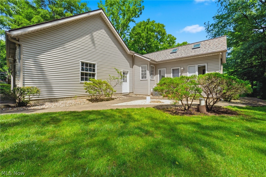 1524 Whittier Street NE Canton OH 44721
