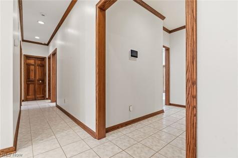 1524 Whittier Street NE Canton OH 44721