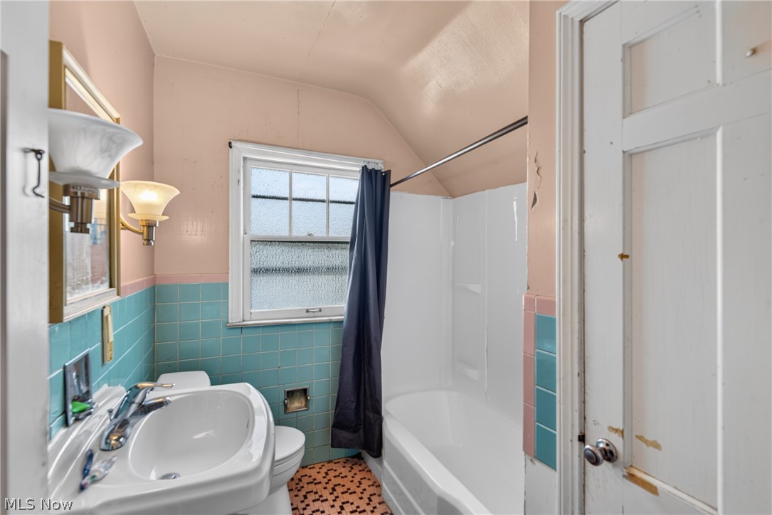4724 Green Road Warrensville Heights OH 44128