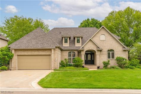 3790 Woodleigh Avenue NW Canton OH 44718