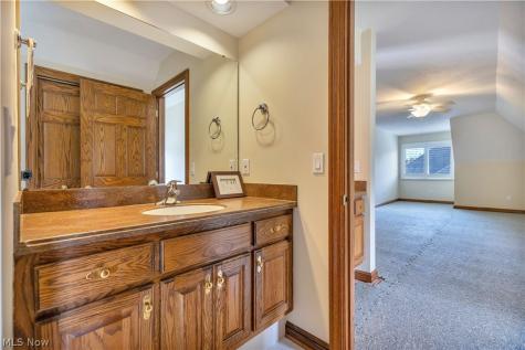 3790 Woodleigh Avenue NW Canton OH 44718