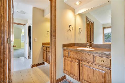 3790 Woodleigh Avenue NW Canton OH 44718