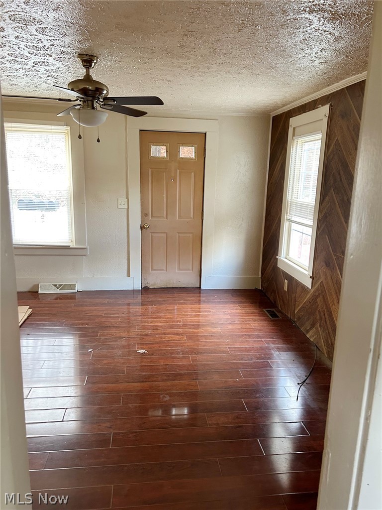 6813 Superior Road SE Uhrichsville OH 44683