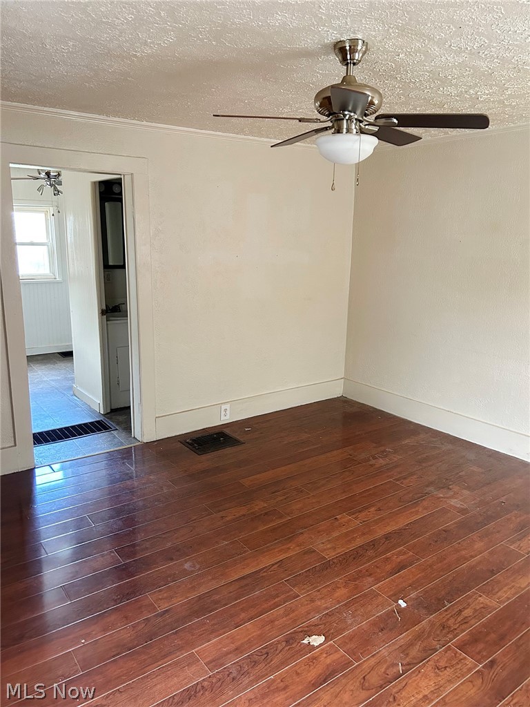 6813 Superior Road SE Uhrichsville OH 44683