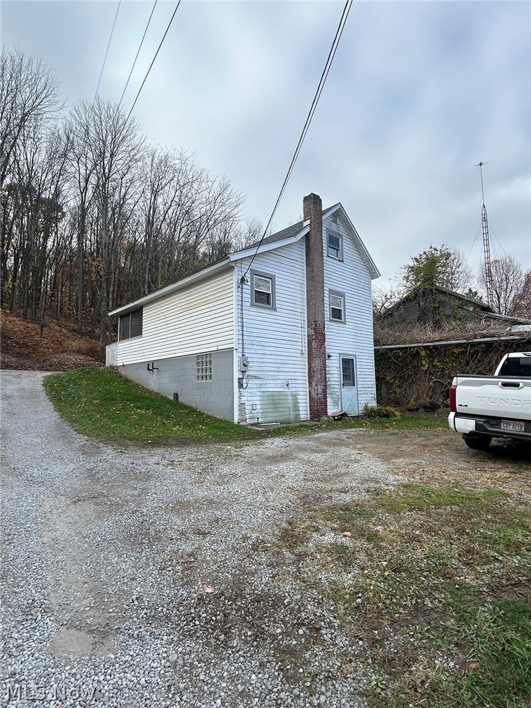 6813 Superior Road SE Uhrichsville OH 44683