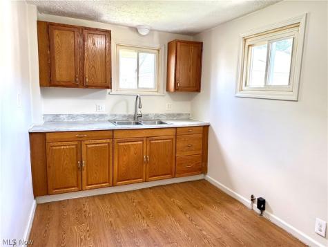 375 Pauline Akron OH 44312