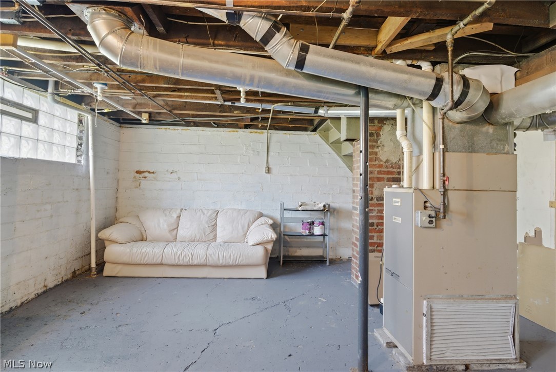 3875 E 38th Street Newburgh Heights OH 44105