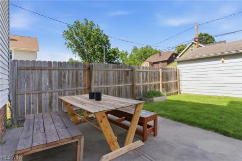 3875 E 38th Street Newburgh Heights OH 44105