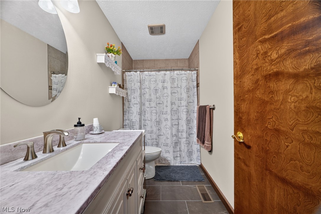 5240 Kevin Street Sheffield Village OH 44054