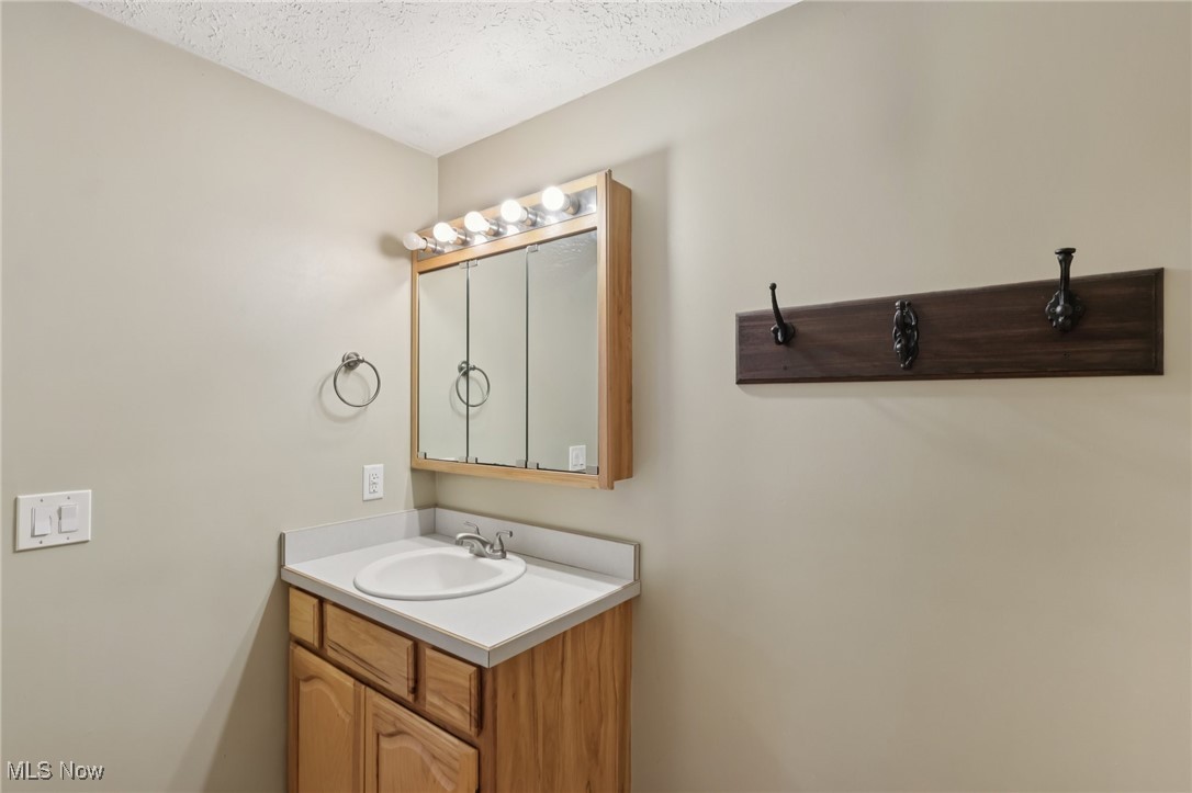 14028 Goodwin Street Burton OH 44021