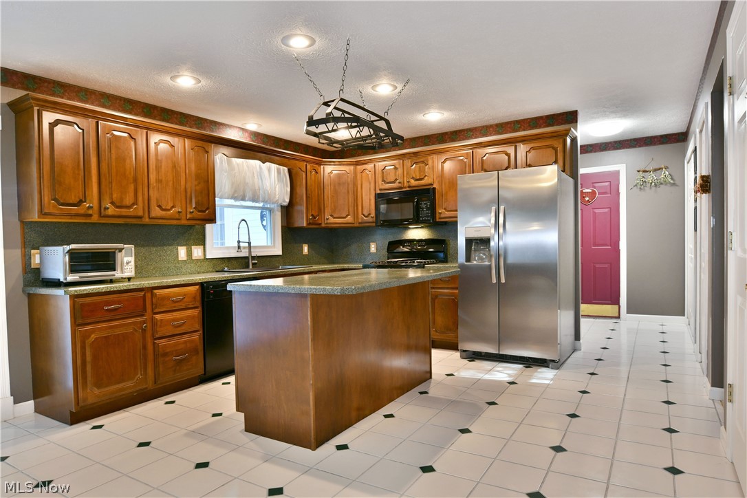19 Spring Creek Drive Cortland OH 44410